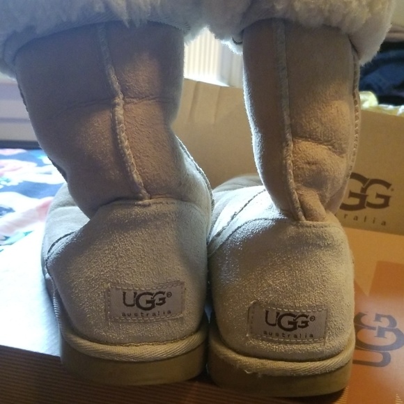 Cream Uggs - Picture 3 of 4